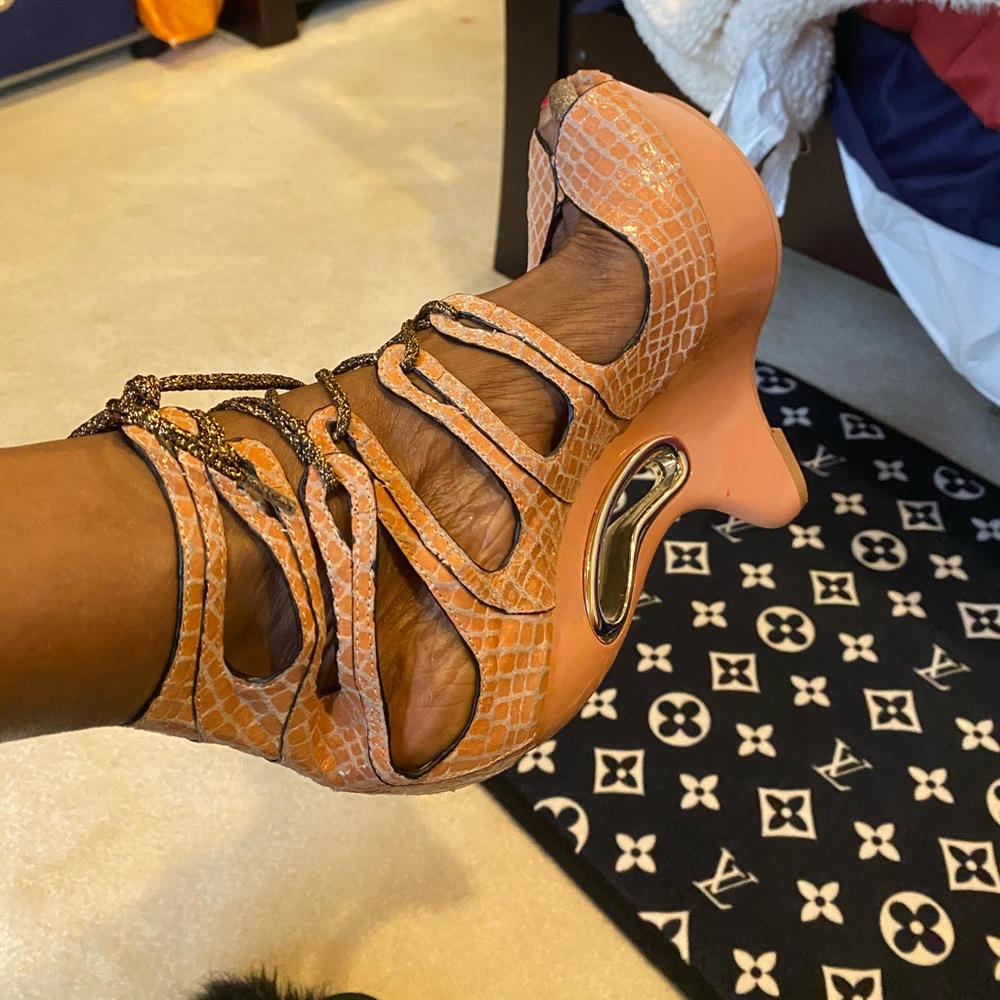 Only wore few times, feels very light on foot..